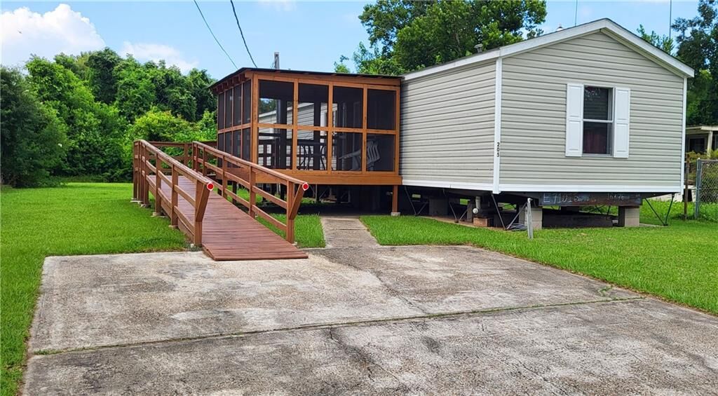 Property Photo: 205 Hollywood Park Drive LA 70068