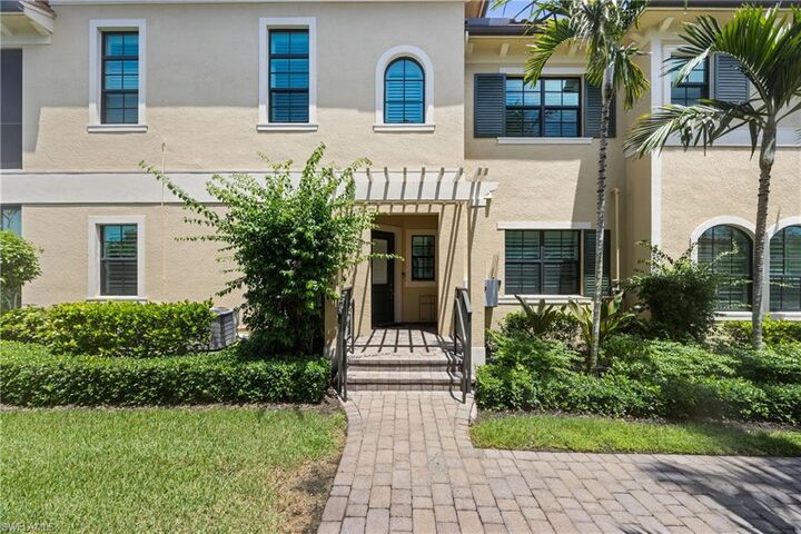 Property Photo:  2431 Breakwater Way 10101  FL 34112 