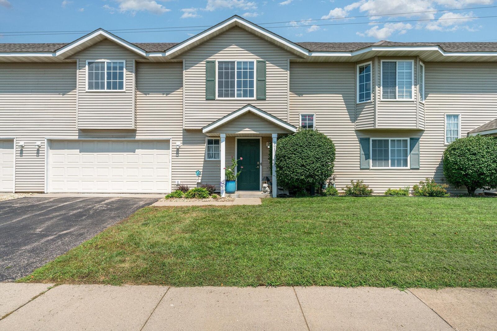 Property Photo:  2031 Brittany Court  MN 55379 