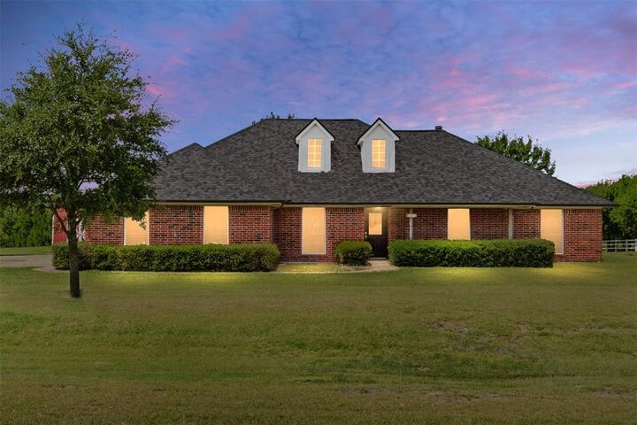 Property Photo: 3000 Homeplace Lane TX 75142
