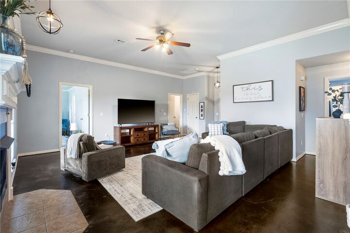 Property Photo:  114 E Southpointe Avenue  AR 72758 