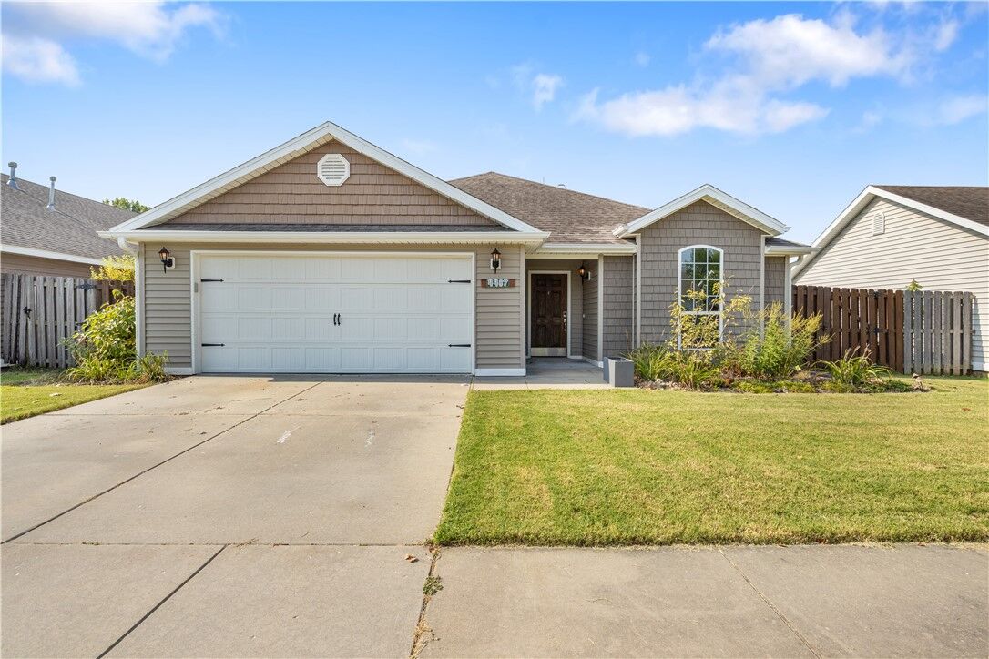Property Photo: 4487 W Serviceberry Drive AR 72704