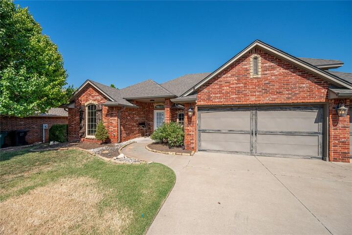 Property Photo: 16209 Old Oak Drive OK 73013