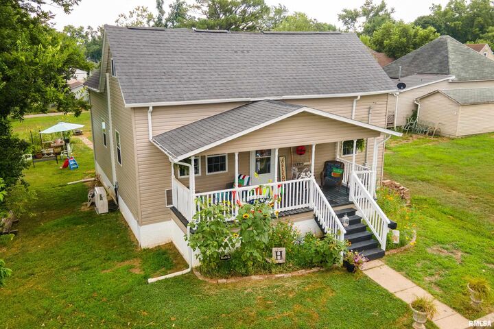 Property Photo:  1320 S Hobson Street  IL 62946 