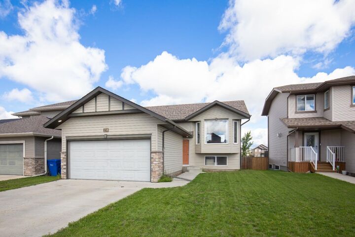 Property Photo:  130 Larsen Crescent  AB T4R 0J3 