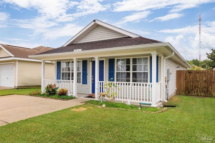 Property Photo: 5527 Sea Spray Ct FL 32563