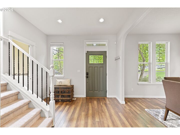Property Photo:  4909 N Cecelia St  OR 97203 