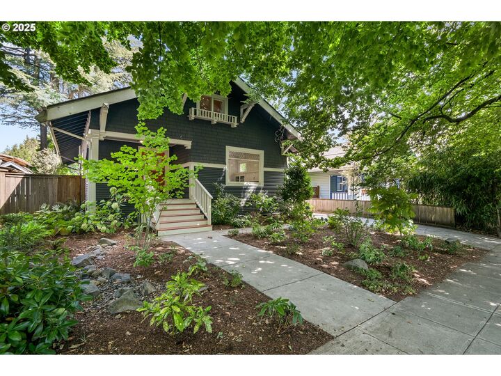 Property Photo:  2438 NE 7th Ave  OR 97212 