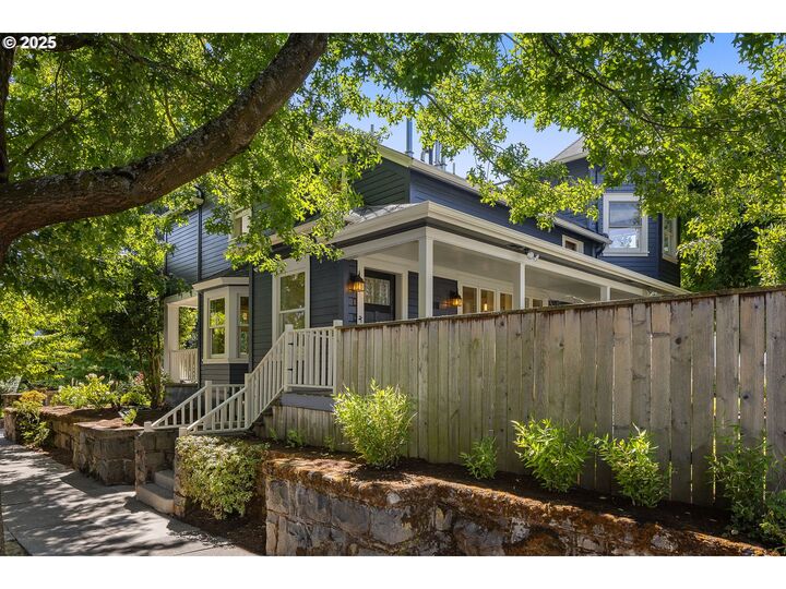 Property Photo:  8305 N Willamette Blvd  OR 97203 