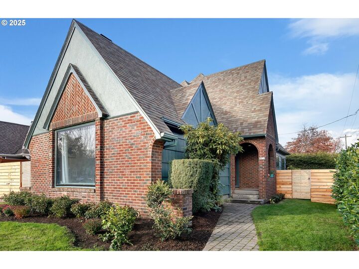 4621 NE Royal Ct  Portland OR 97213 photo