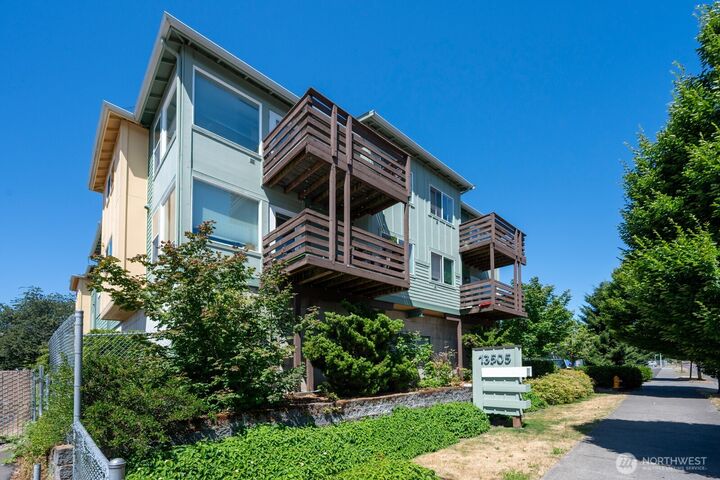 Property Photo:  13505  Ambaum Boulevard SW 1-10  WA 98146 