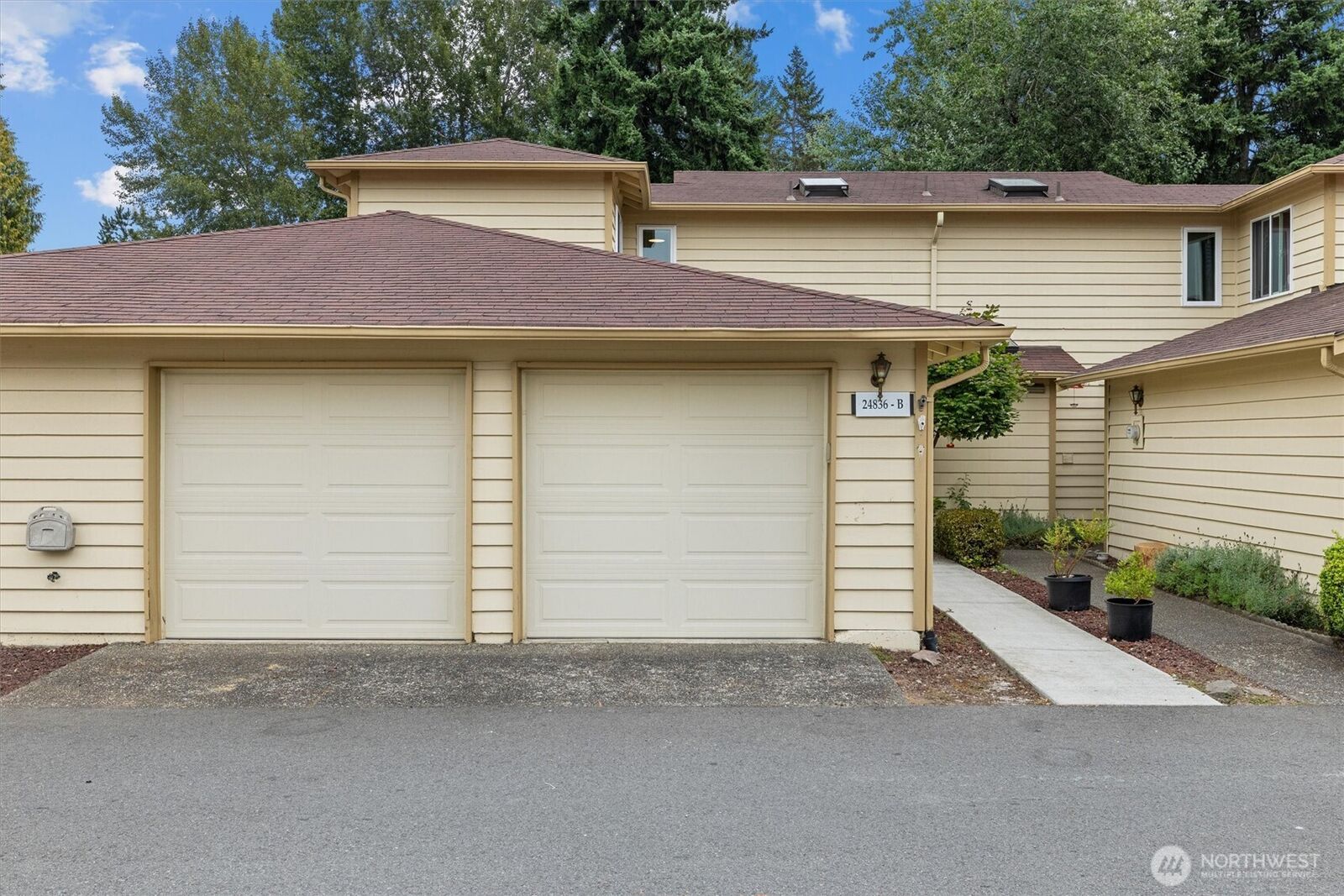 Property Photo:  24836  110th Place SE 54B  WA 98030 