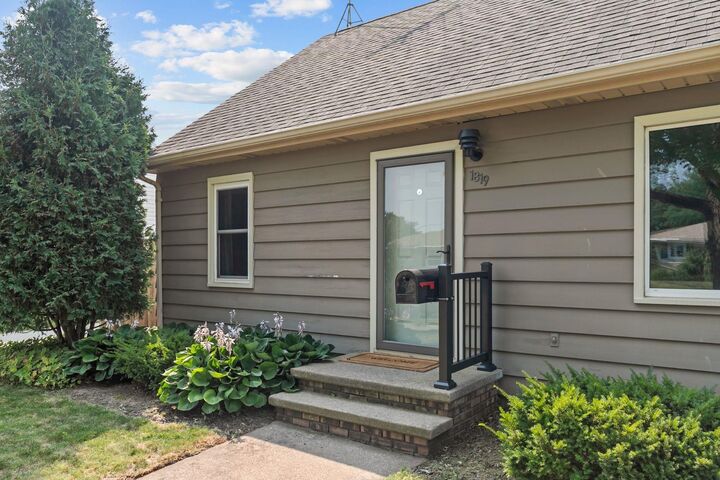 Property Photo:  1819 E Byrd Street  WI 54911 