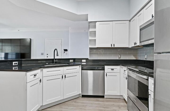 Property Photo:  9857 Baywinds Drive #9206  FL 33411 