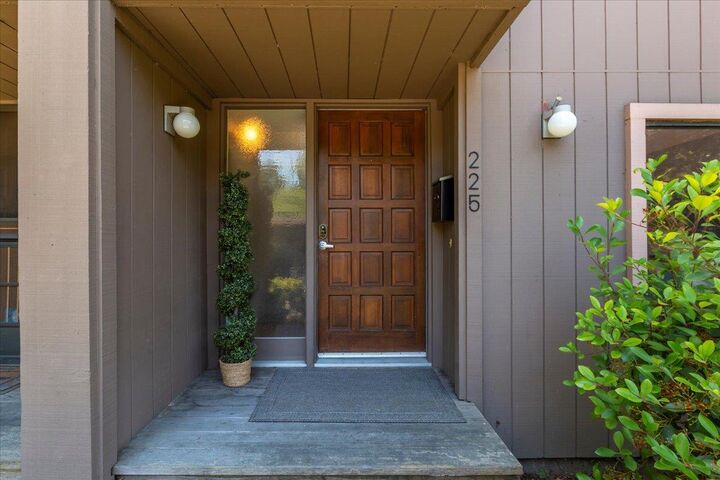 Property Photo: 225 Horizon Avenue CA 94043