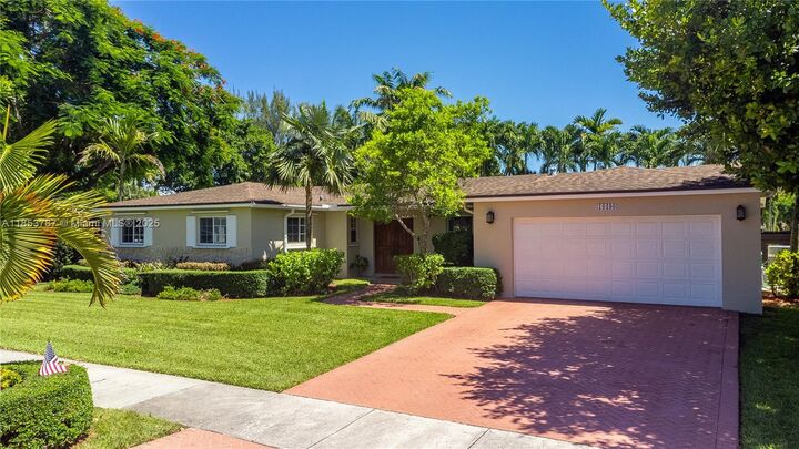 10480 SW 93rd Ter  Miami FL 33176 photo
