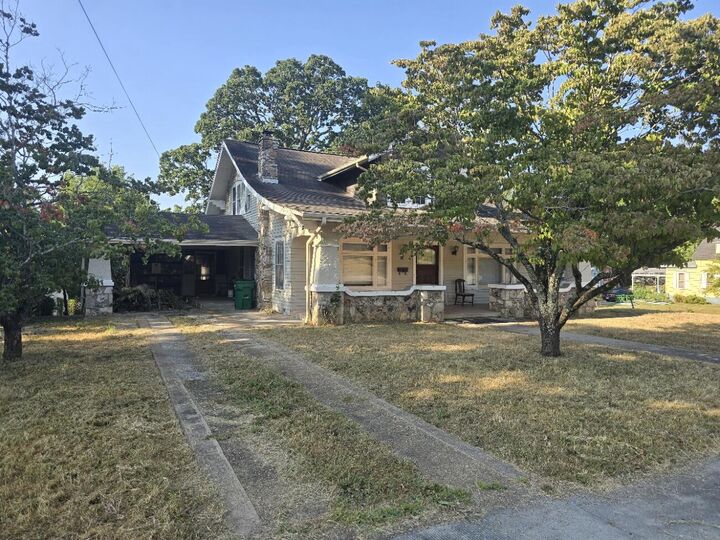 Property Photo:  845 Chestnut Street  MO 65791 
