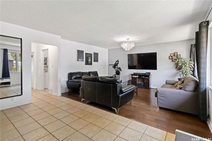 Property Photo:  2009 William Avenue  SK S7J 1A4 