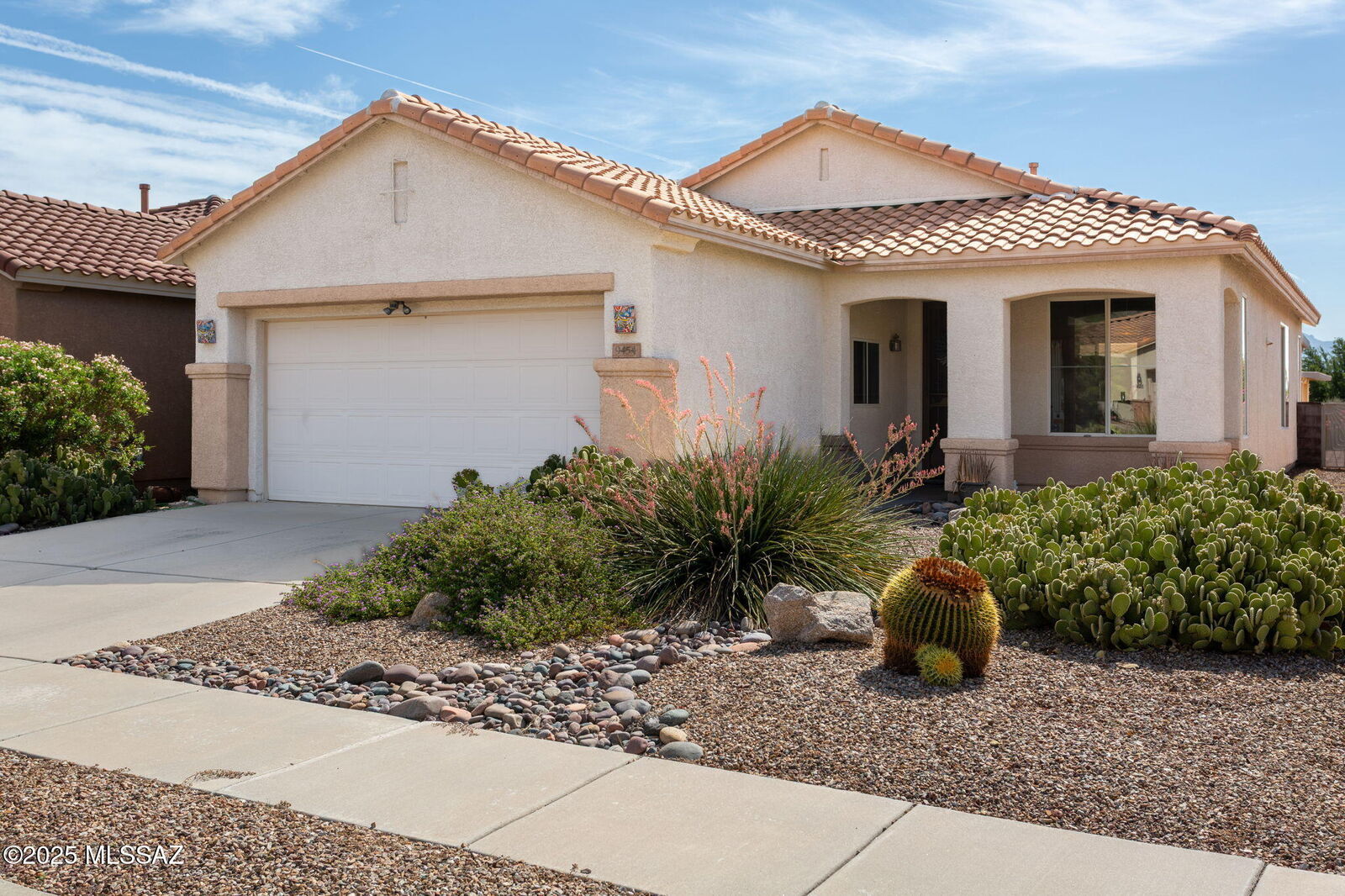 Property Photo:  9454 N Whispering Shadows Way  AZ 85743 