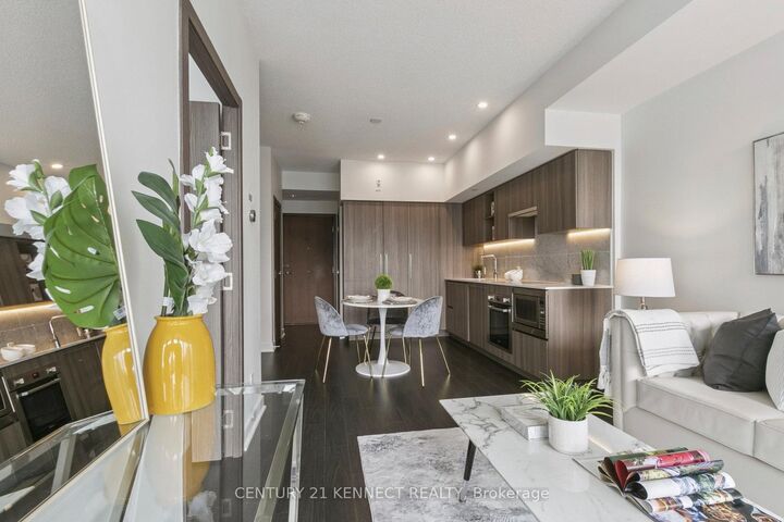 Property Photo: 19 Bathurst Street 3108 ON M5V 0N2