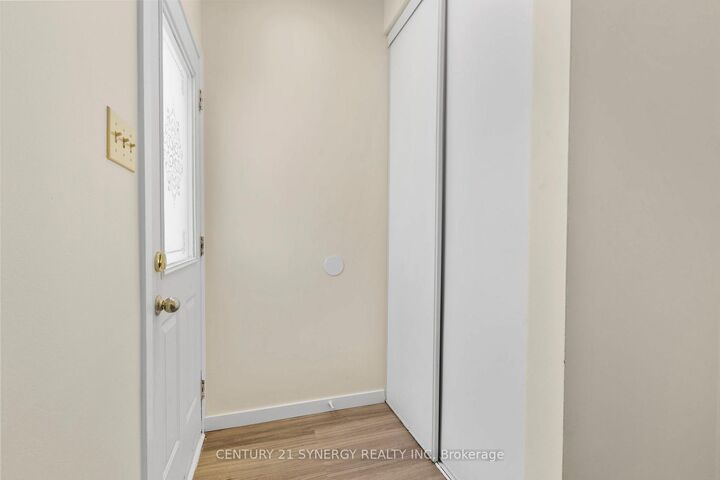 Photo de la propriété:  26B Sonnet Crescent  ON K2H 8W7 