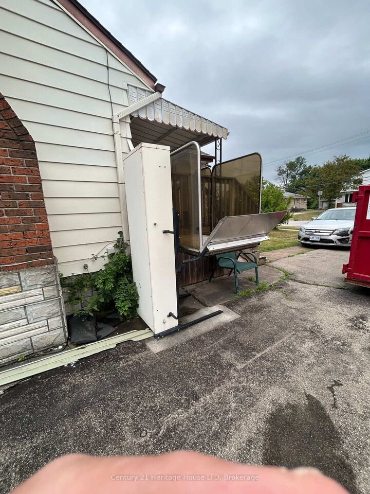 Property Photo: 52 Catherine Street ON L2A 2G9