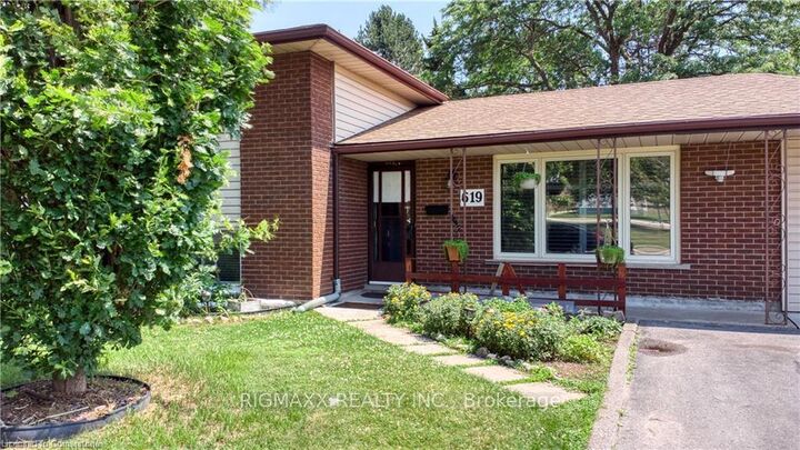 Property Photo: 619 Forest Hill Drive ON N2N 1A1