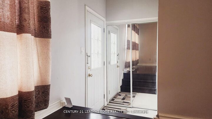 Property Photo: 55 Crawford Drive Upper ON L6V 2C6