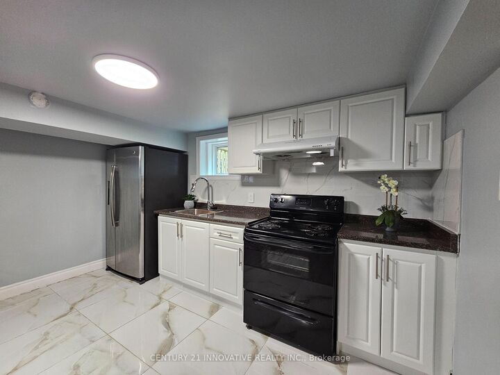 Photo de la propriété: 703 Midland Avenue S ON M1K 4E3