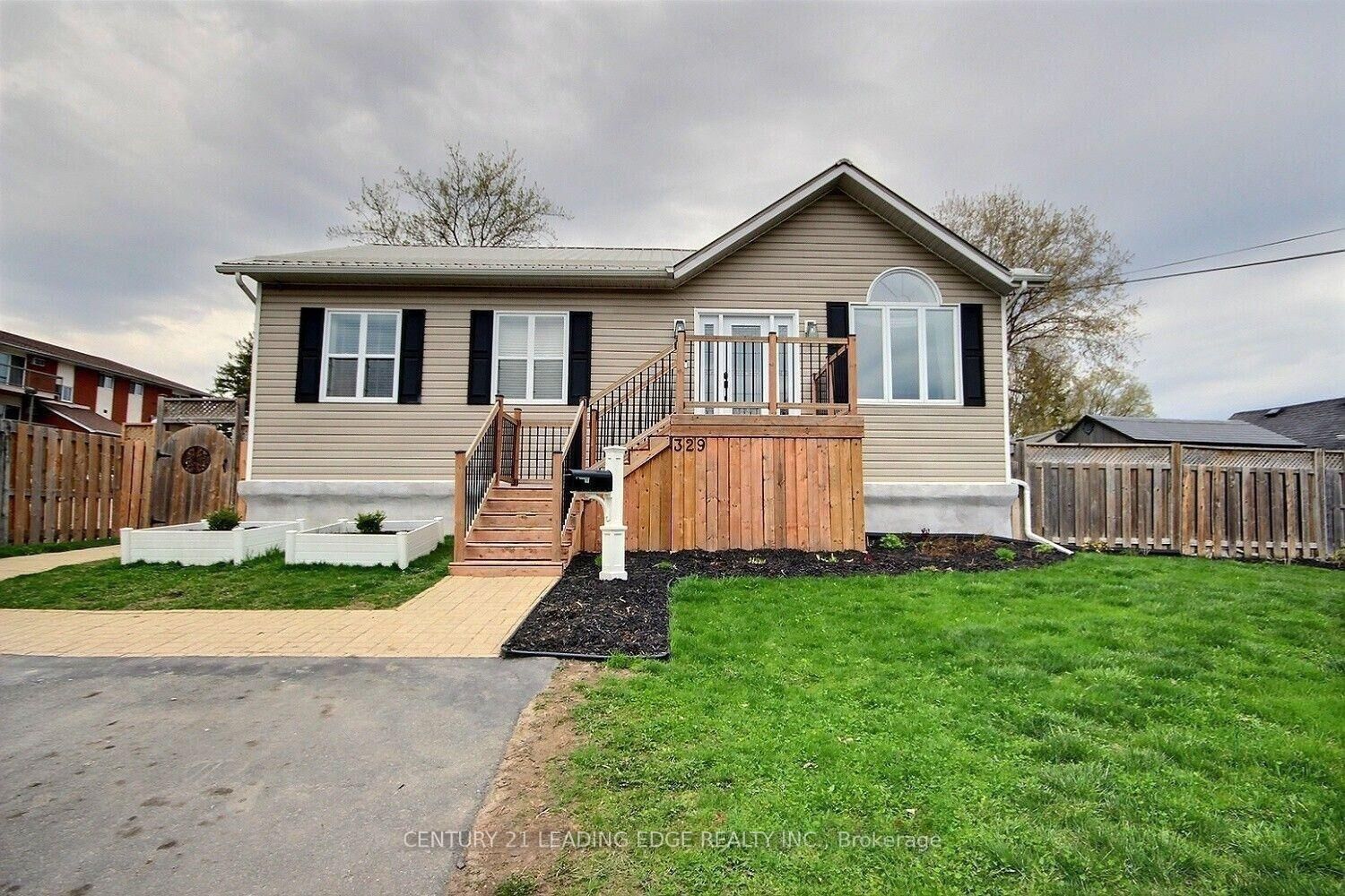 Property Photo:  329 Sidney Street  ON K8V 2V1 