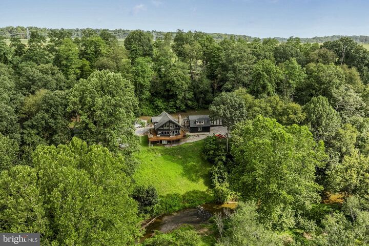 Property Photo:  160 Fairview Road  PA 17536 