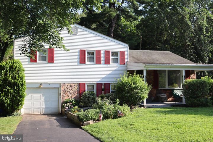 Property Photo: 4 Arthurs Court PA 19462