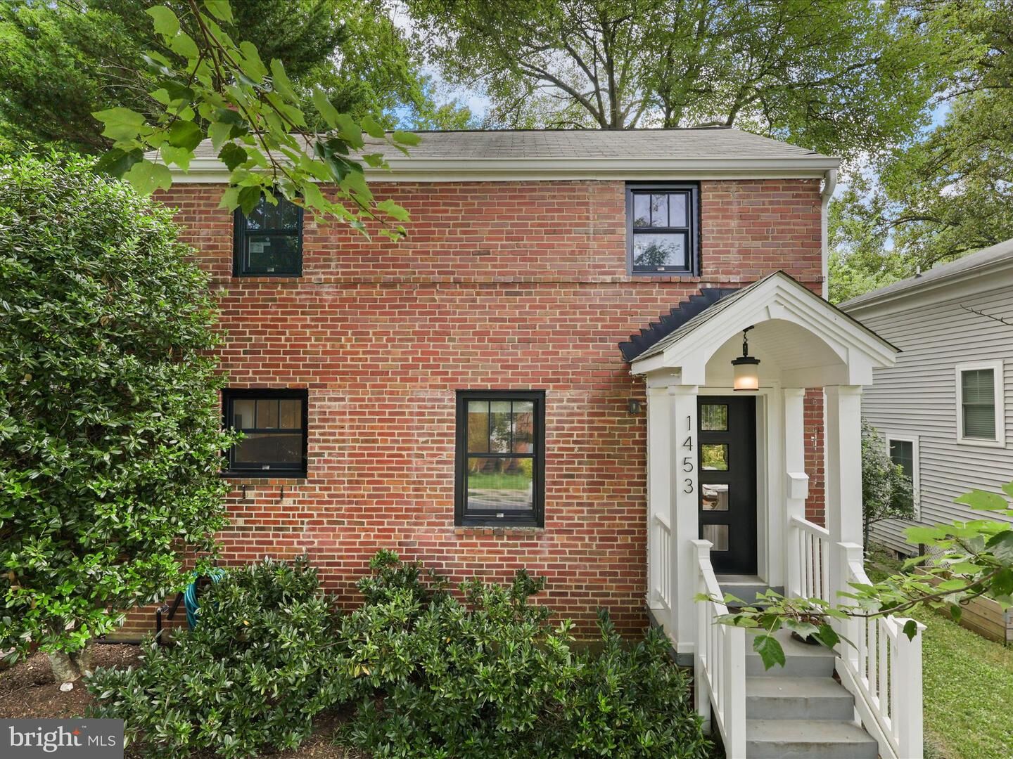Property Photo: 1453 N Longfellow Street VA 22205