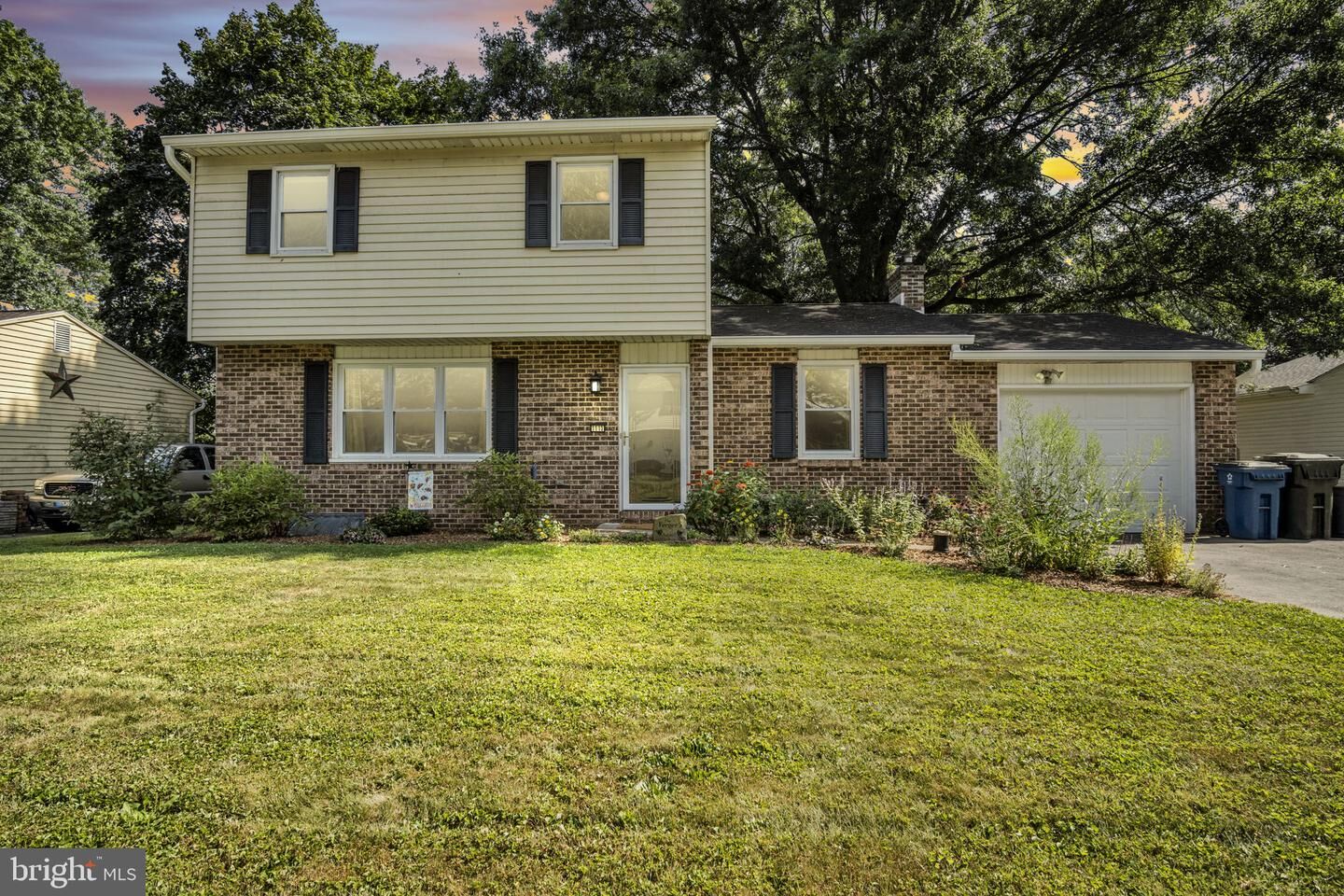 Property Photo: 1113 Floribunda Lane PA 17055