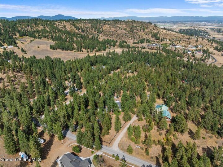 Property Photo:  6910 N Harvard Rd  WA 99025 