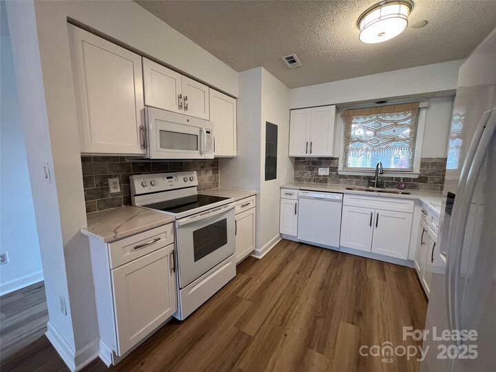 Property Photo: 9816 Emerald Point Drive NC 28278