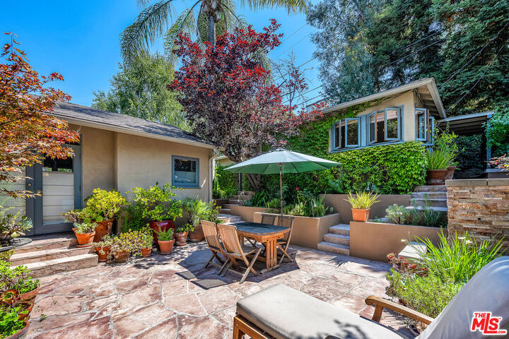 3275 Dos Palos Dr  Los Angeles CA 90068 photo