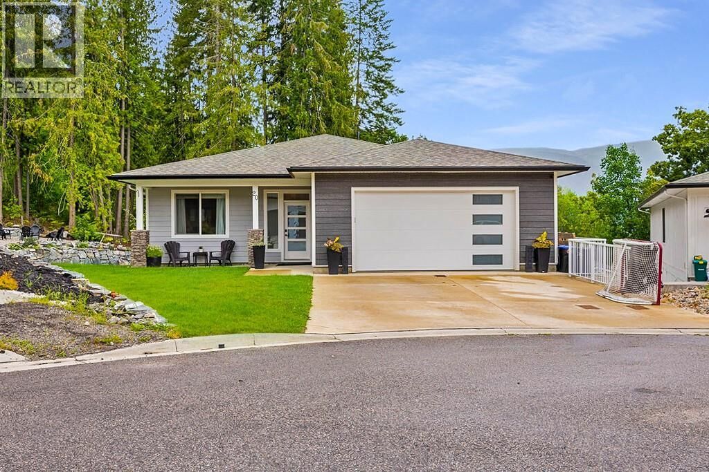 Property Photo: 20 15th Avenue Southeast BC V1E 0G3