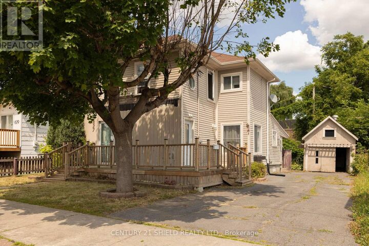 Property Photo:  627 Pitt Street  ON K6J 3R8 