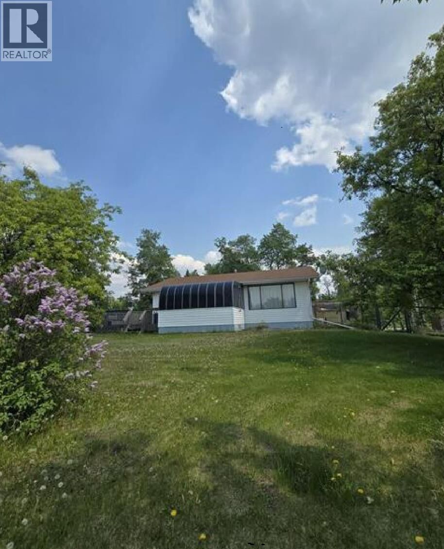 Photo de la propriété:  6365 Marigold Avenue  BC V1J 8B6 