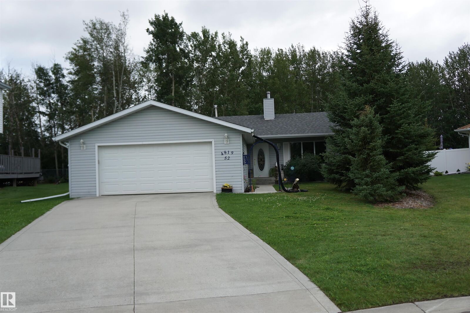 Property Photo: 4819 52 Avenue AB T0C 2P0