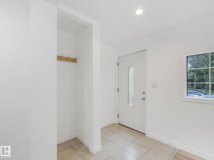 Property Photo:  11542 97 Street NW  AB T5G 1X8 
