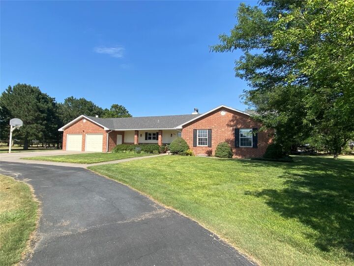 3850 N Bluestem Drive  Garden City KS 67846 photo