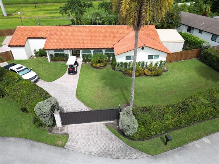 11544 SW 98th Pl  Miami FL 33176 photo
