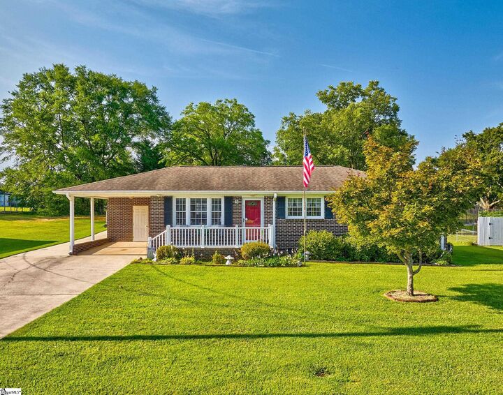Property Photo:  5 Borden Circle  SC 29617 