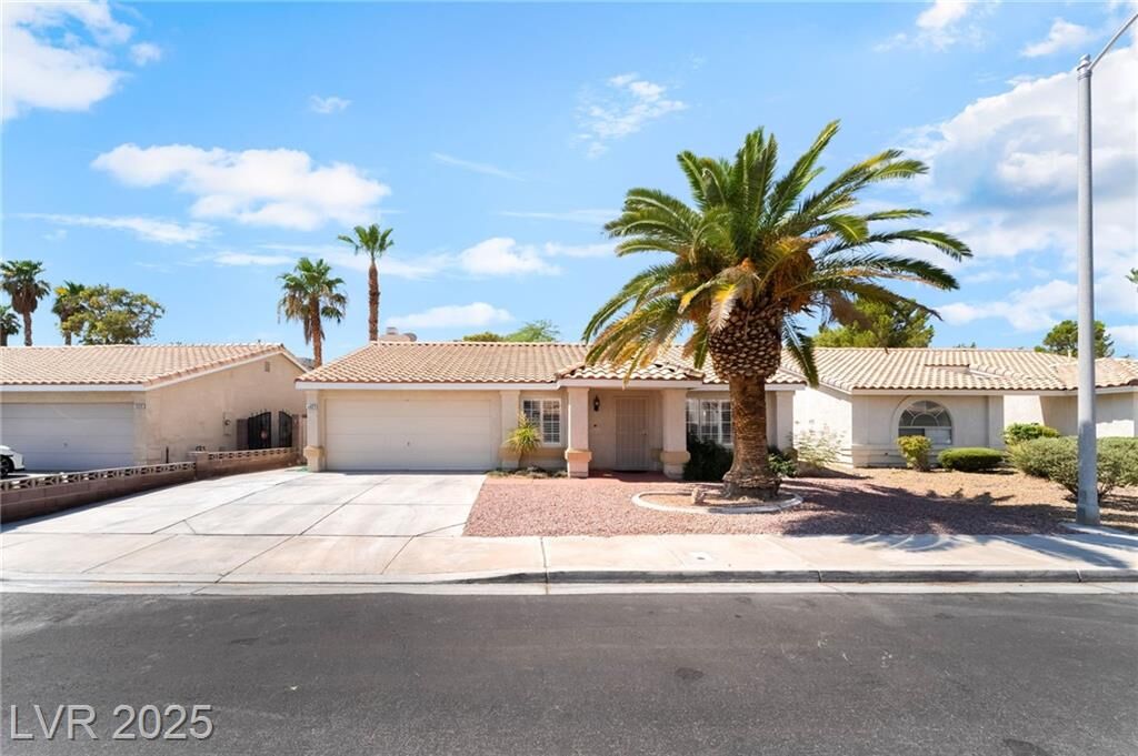 Property Photo: 1427 Pathfinder Road NV 89014