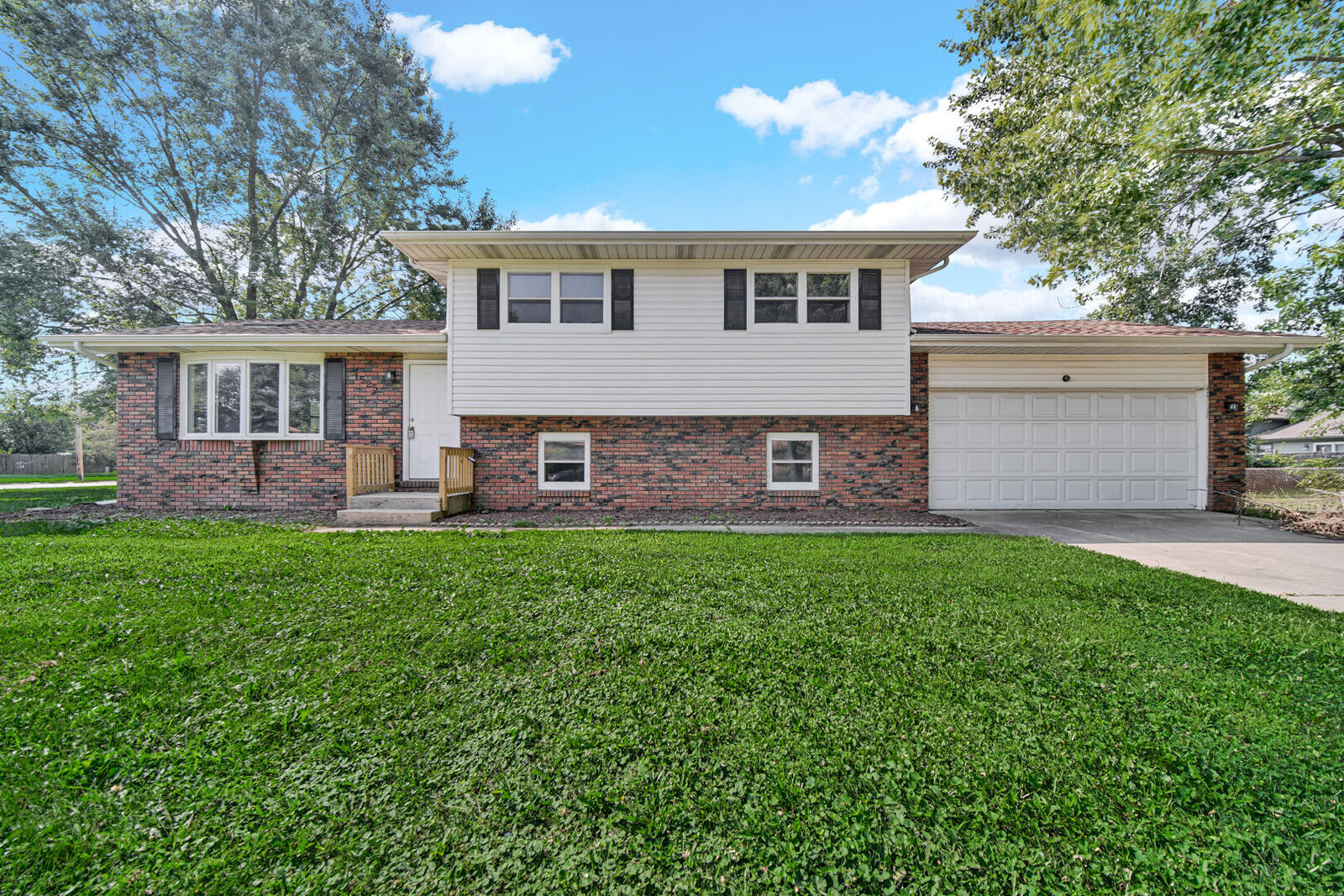 Property Photo:  1525 W 74th Place  IN 46410 