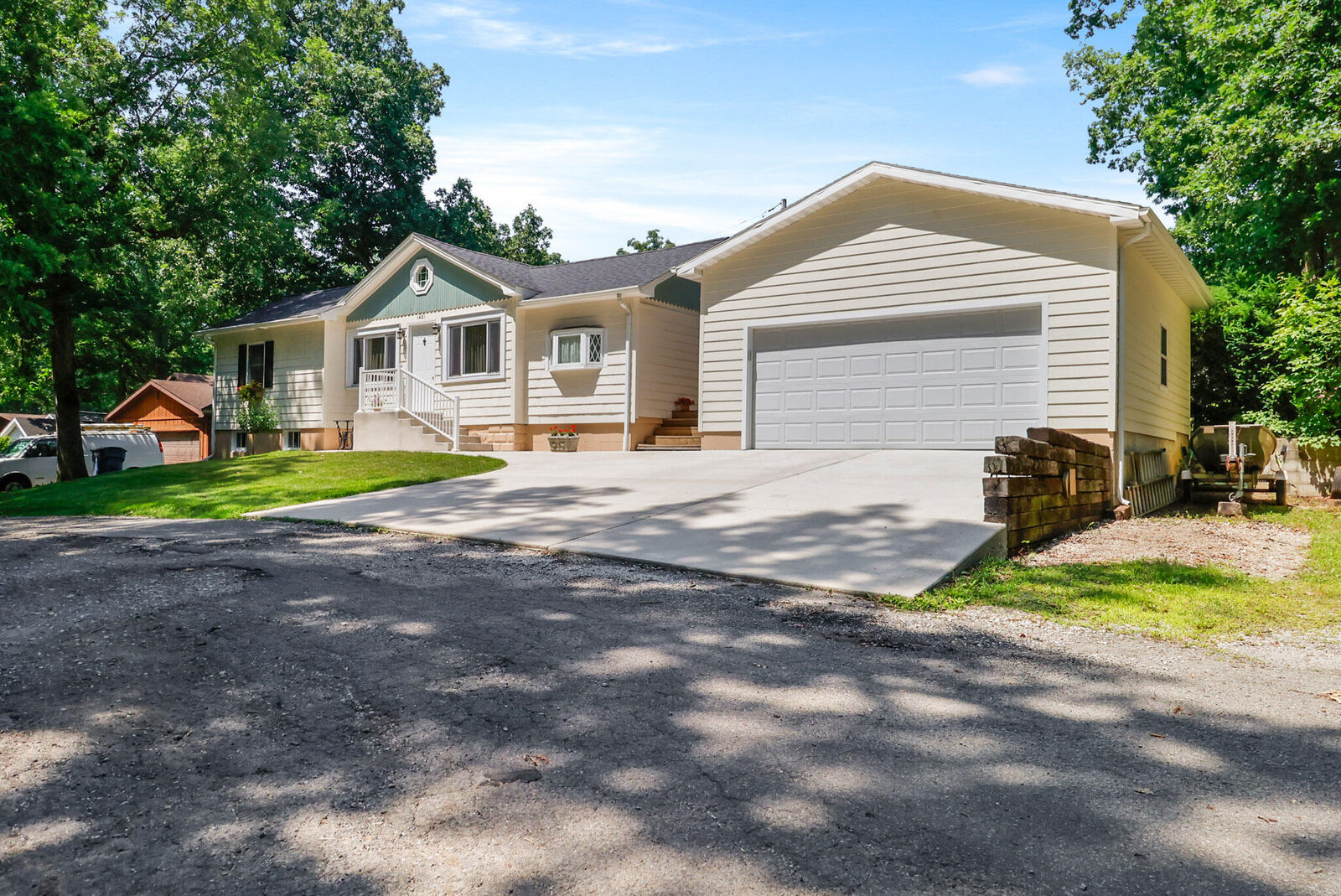 Property Photo:  1401 Oriole Road  IN 46383 