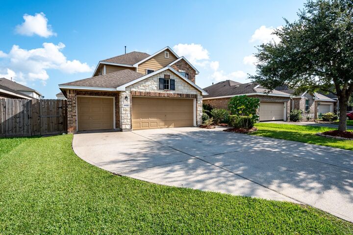 Property Photo: 10019 Lynnwood Drive TX 77521