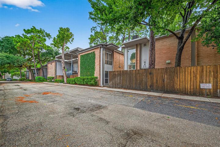 Property Photo: 8211 Katy Freeway 23 TX 77024
